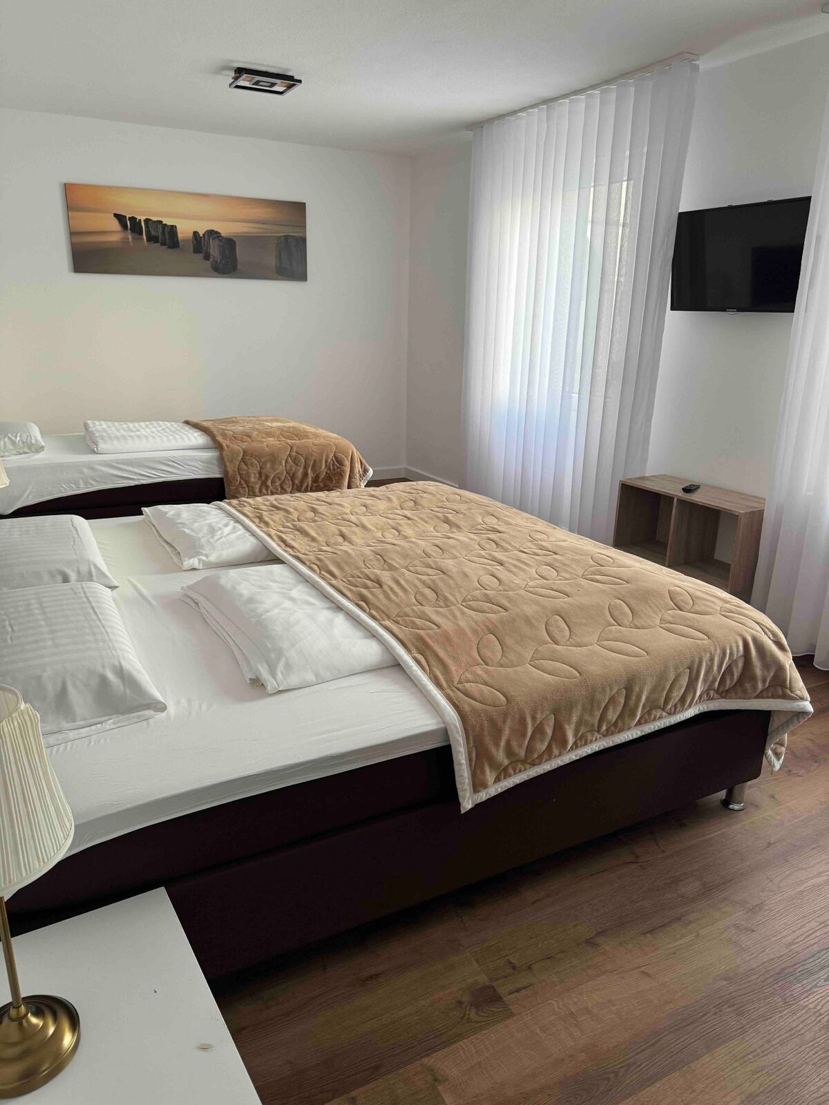 Family Room mit gemeinschaftlichem Bad